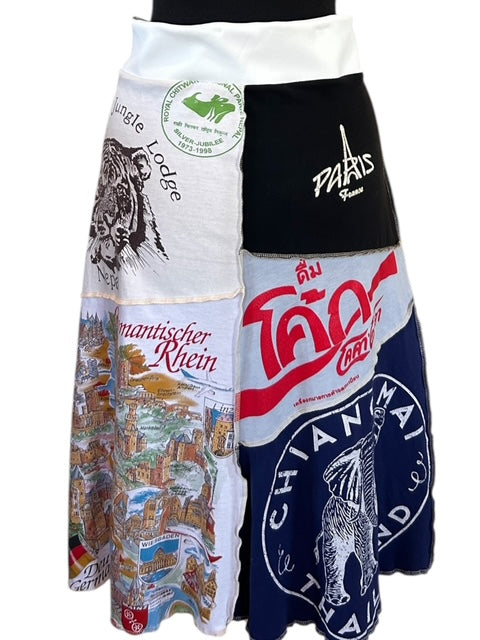 Size 1X Travel the World Themed Skirt image 1