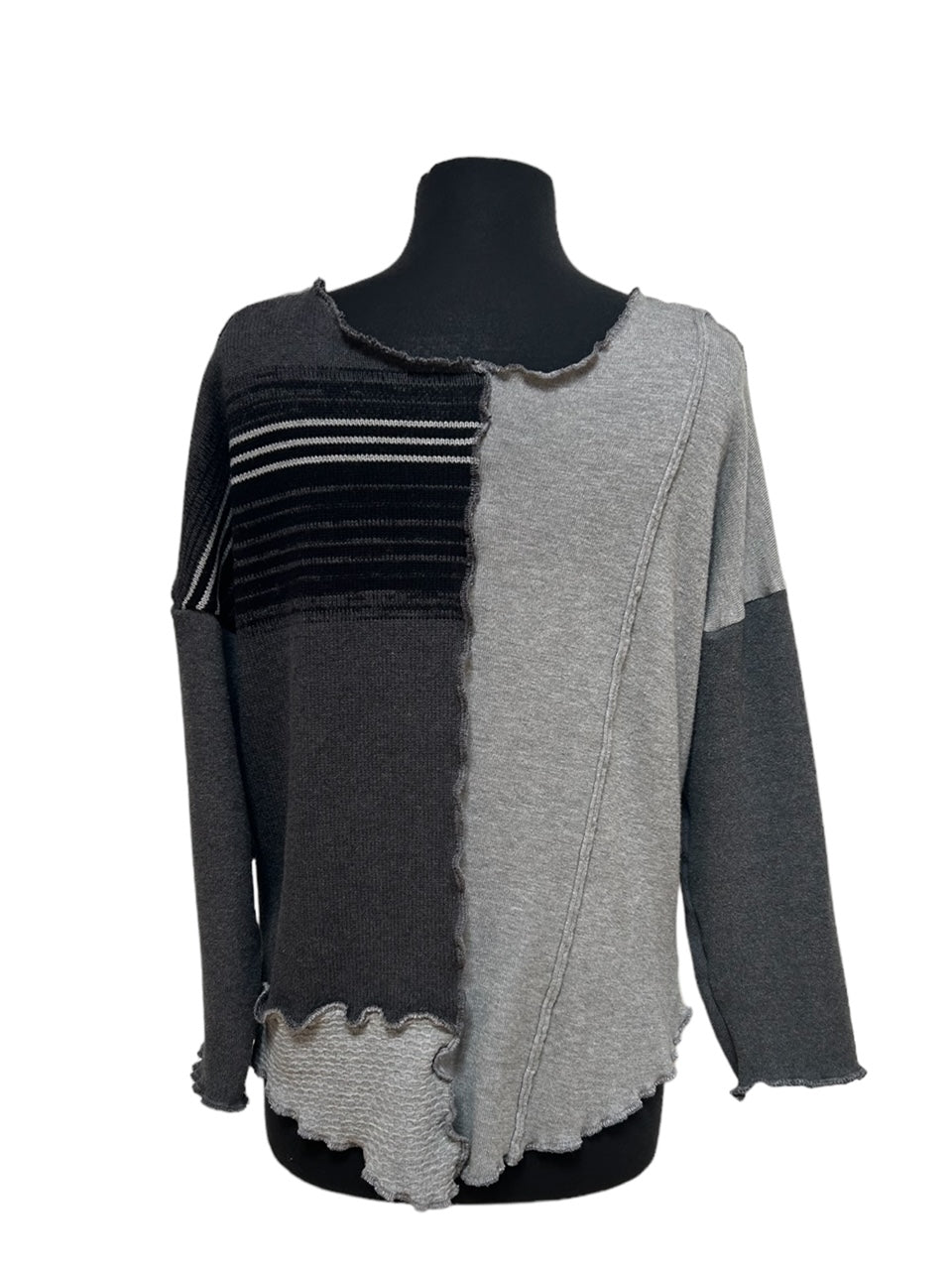 Size Small/Medium Gray Argyle Patchwork Sweater image 2