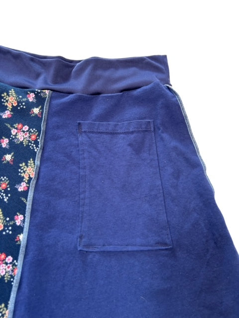 Women's Size Medium Upcycled Avatar T-shirt Skirt image 5