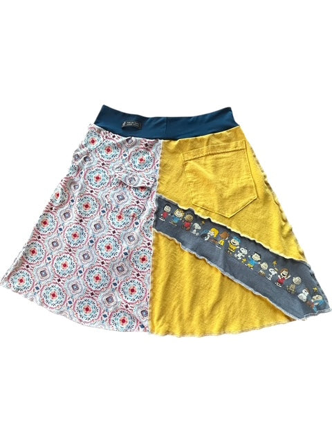 Size Medium Upcycled Peanuts T-Shirt Skirt with a Pocket image 5